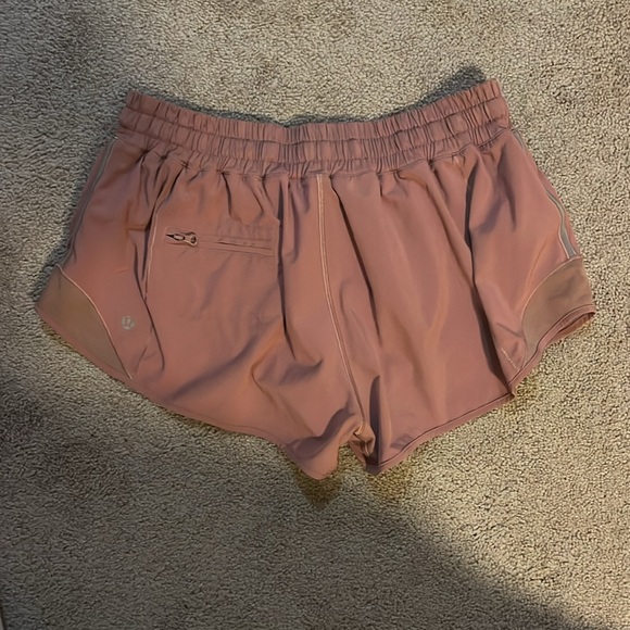 lululemon hotty hot shorts - Picture 2 of 3